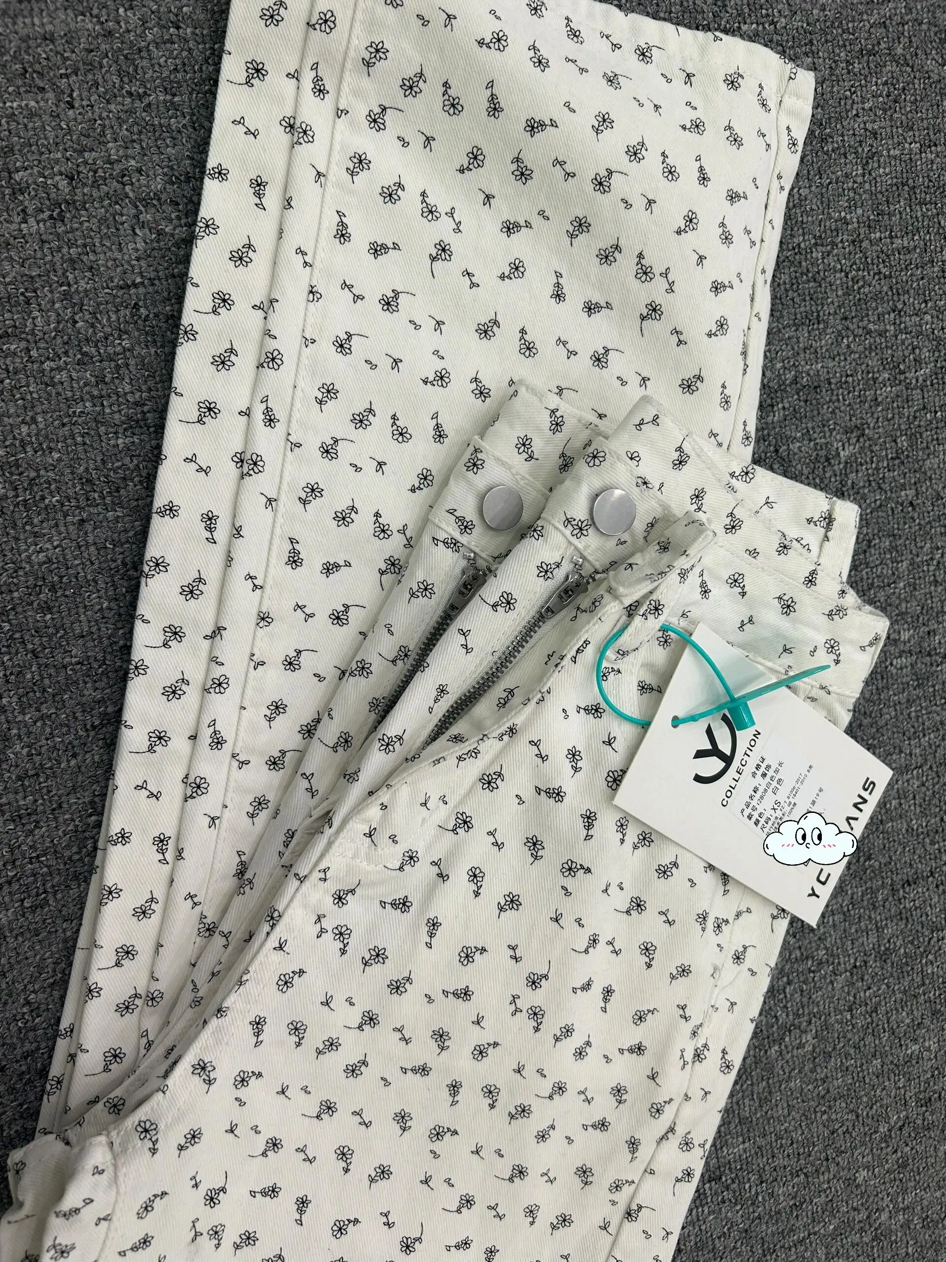 ハイウエストストレートデニムパンツ【ヴィンテージ風・小花柄・女性用】：中古市場での価格帯と実用性を検証