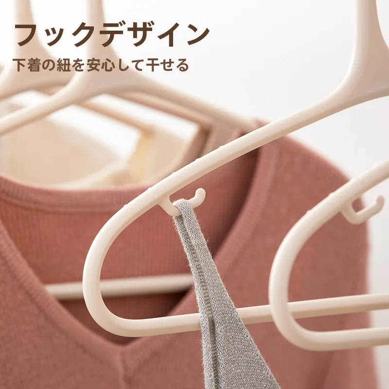 無痕設計の衣類ハンガー：Tシャツハンガーの収納方法と正しいかけ方を徹底解説