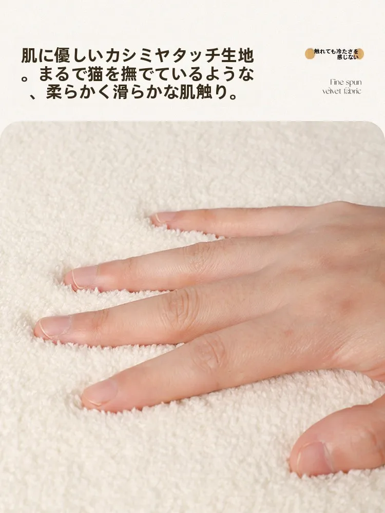 可愛いキャラクターデザインのふわふわラグ：防滑・子供部屋用の実用性と使い勝手