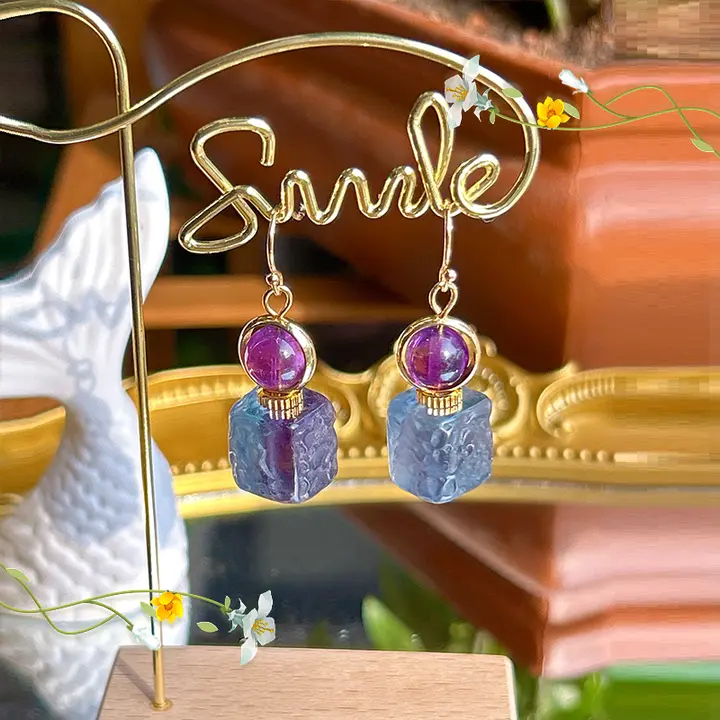 高級感あふれる不規則な紫水晶とフルオライトのクリスタルイヤリング