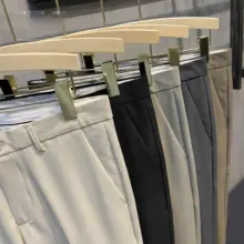 スタイリッシュなシンプルデザインのメンズテーパードパンツ【英国風・イージーケア】