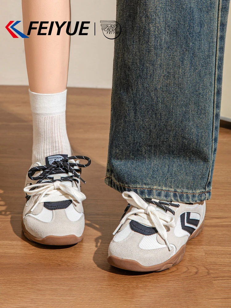 通気性のあるメッシュデザインの登山靴：女性向けの夏用軽量モデル