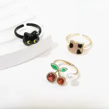 可愛らしい猫とチェリーのリング【ユニークなデザイン・ひとつ】