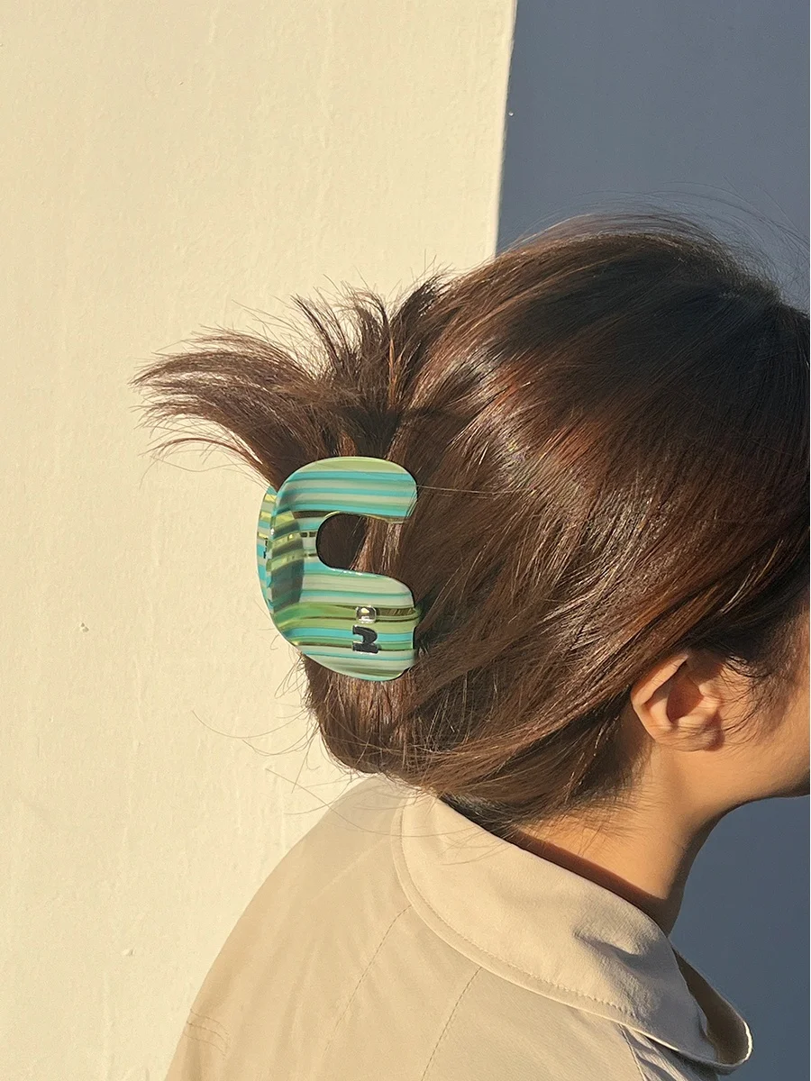 「e-palette」で色を選びたいなら、どんなヘアクリップが最適？