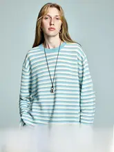 豪華な浮き彫りデザインのメルノウールニットTシャツ【ゆったりフィット・ストライプ柄】