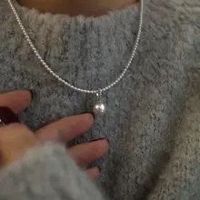 優雅なシルバーグレーの人工パールネックレス【純銀・ロングデザイン・控えめなラグジュアリー】