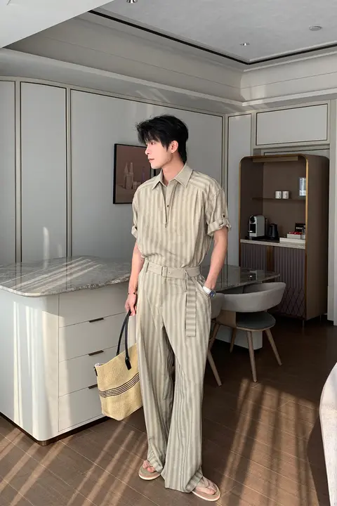 ストライプデザインのカジュアルシャツ【男性用・ハングルスタイル・フード付き・フィット】（セットアップ対応）