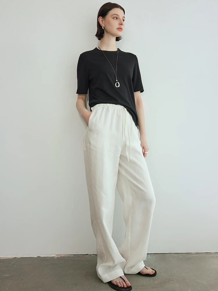 大人可愛いの本質とは？ルーズフィットニットTシャツで解くスタイルの秘密