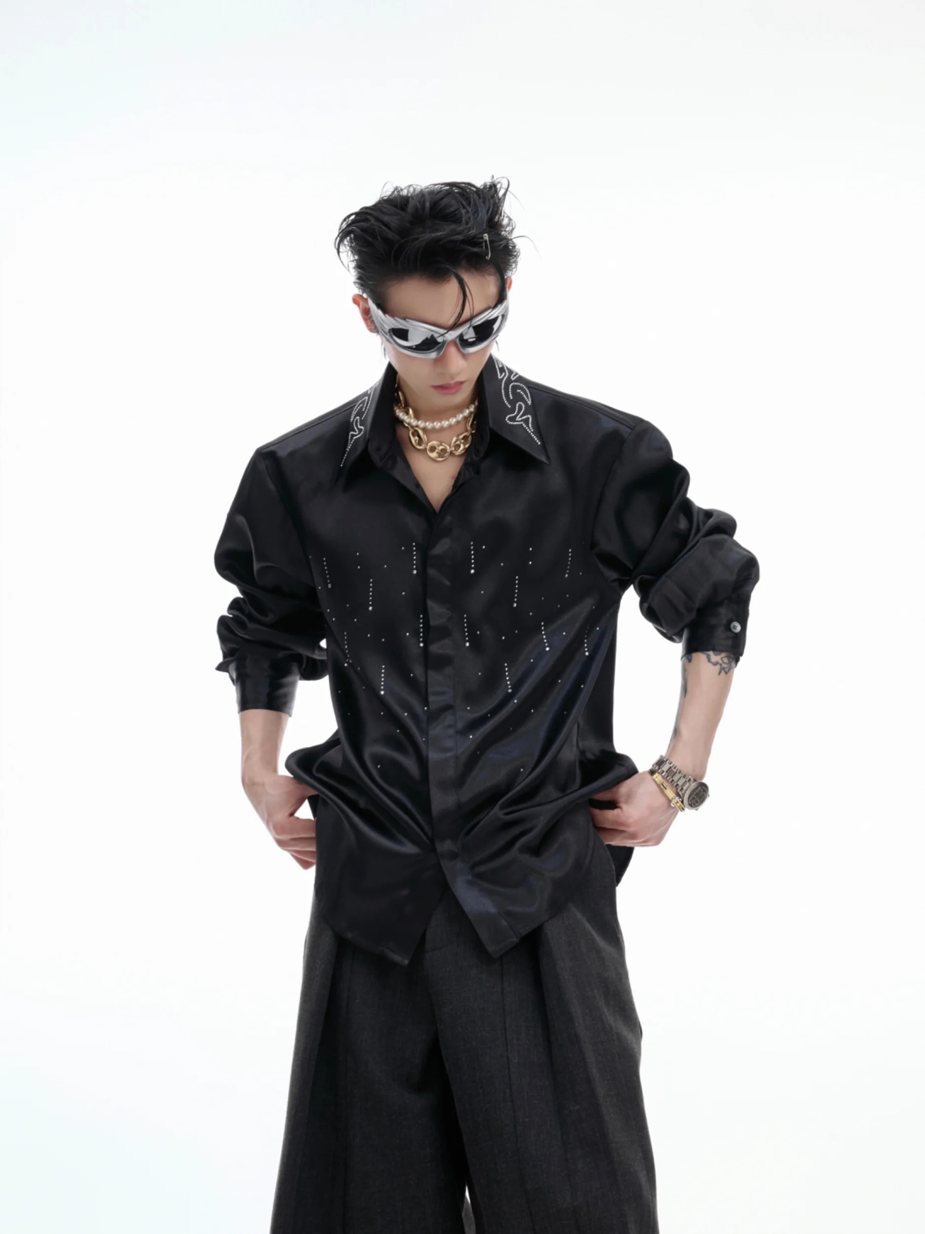 セミフォーマル 大学生 男 どんな服装がおすすめ？エレガントなシャツが通勤や授業で活躍する理由