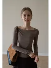 船襟デザインのシンプルな長袖Tシャツ【多色展開・タイトフィット・秋用・カジュアル・ウエストシェイプ】（セットアップ対応）