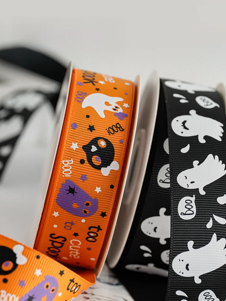 ハロウィンリースとハロウィンバック、どちらが家を彩るのに最適？