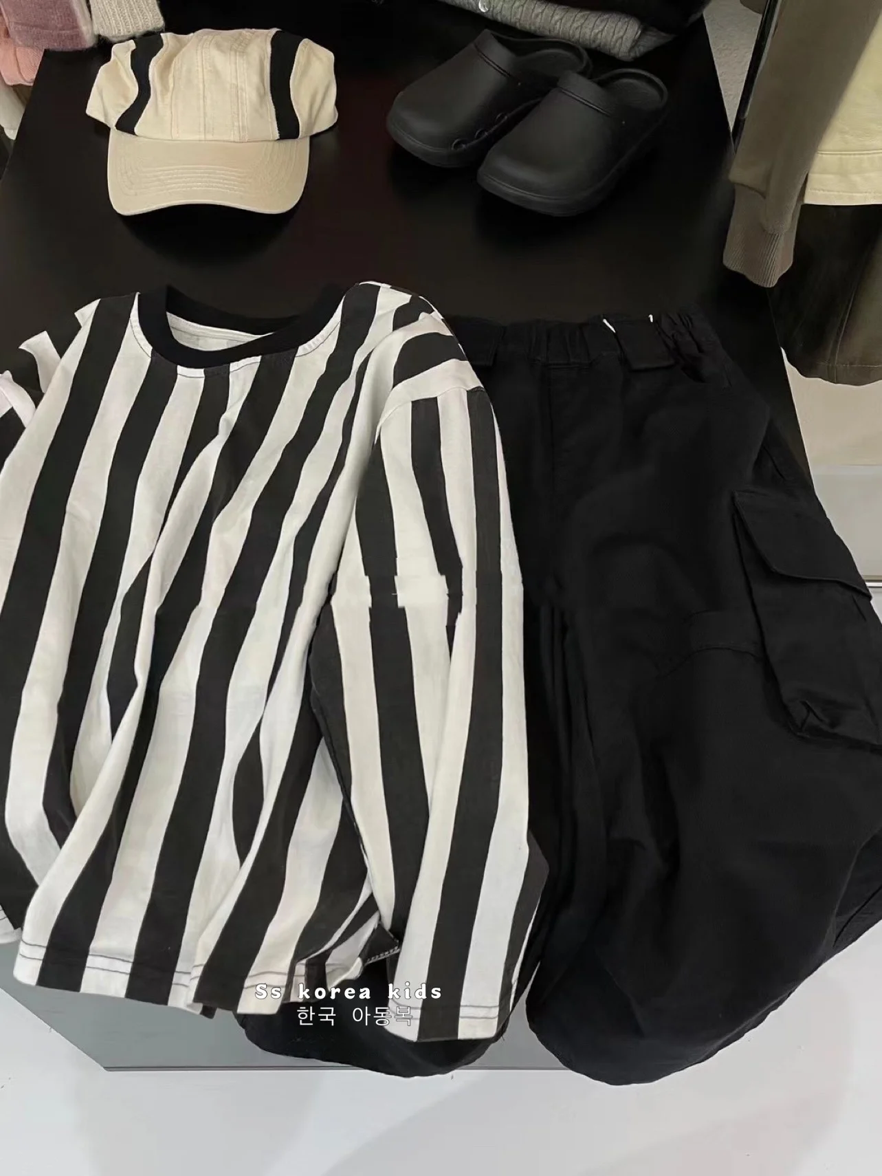 おしゃれ男子中学生が選ぶ、秋にぴったりのストライプ長袖Tシャツはどれ？