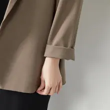 フィット カーキ色ジャケット【春秋用・ショート丈・レトロデザイン・上品】（セットアップ対応）