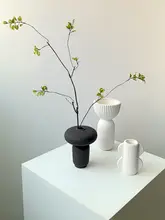 素朴なデザインの陶器製花瓶【インテリア装飾・リビング・寝室・ダイニング用】