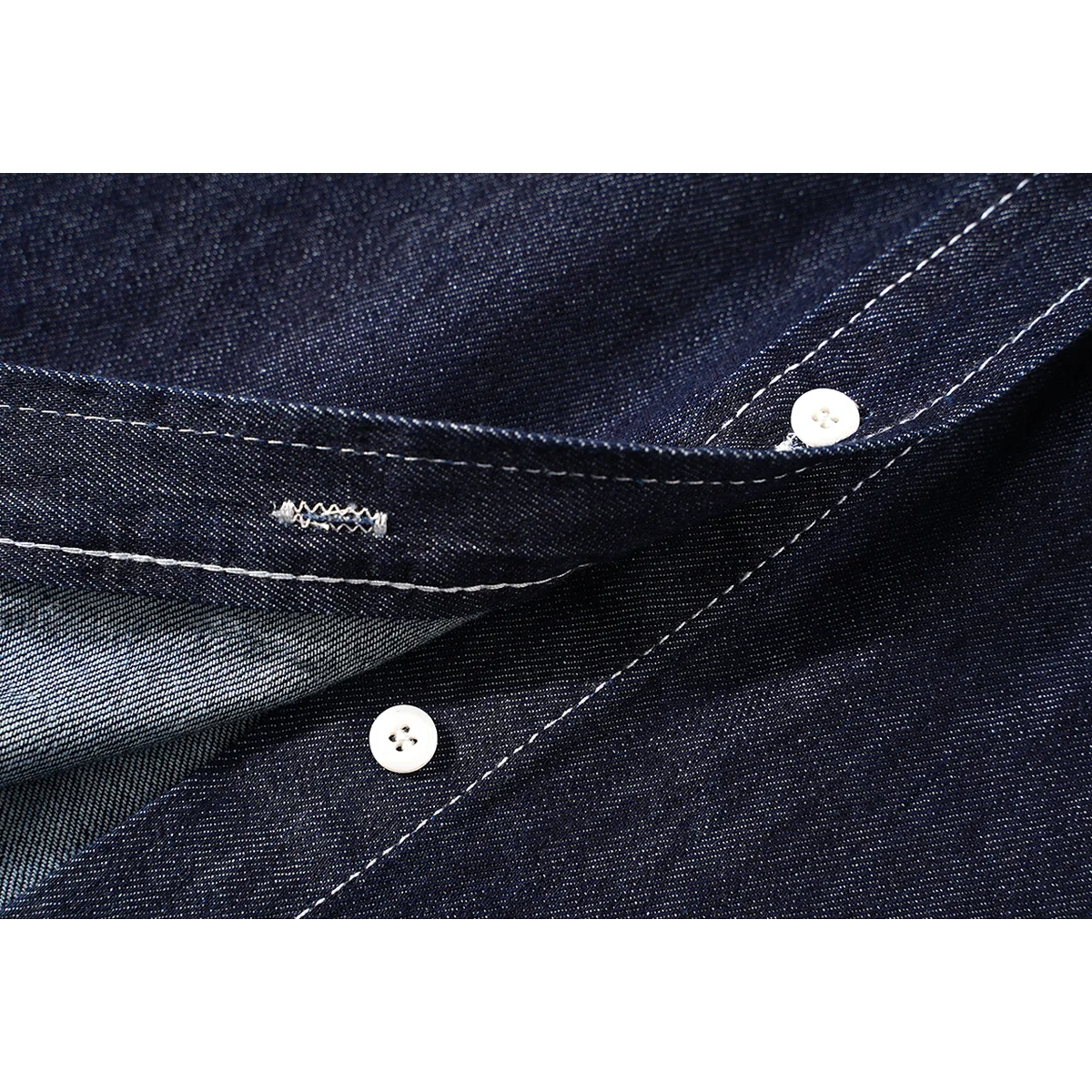 刺繍デニムシャツをどう選ぶ？実際の着こなしと価格のバランスを解説