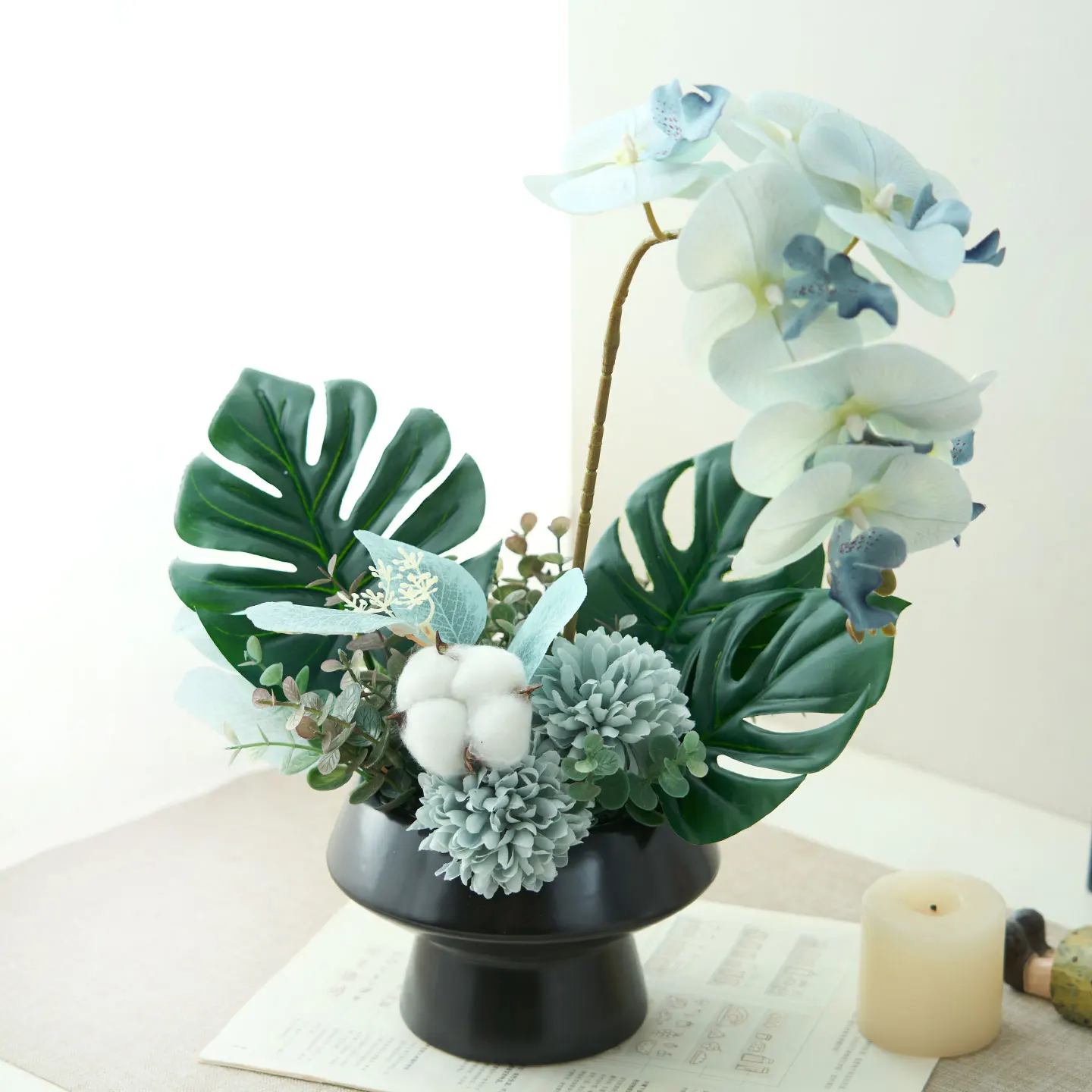北欧風蝶蘭造花：観葉植物としてのデザイン性と室内環境適応性