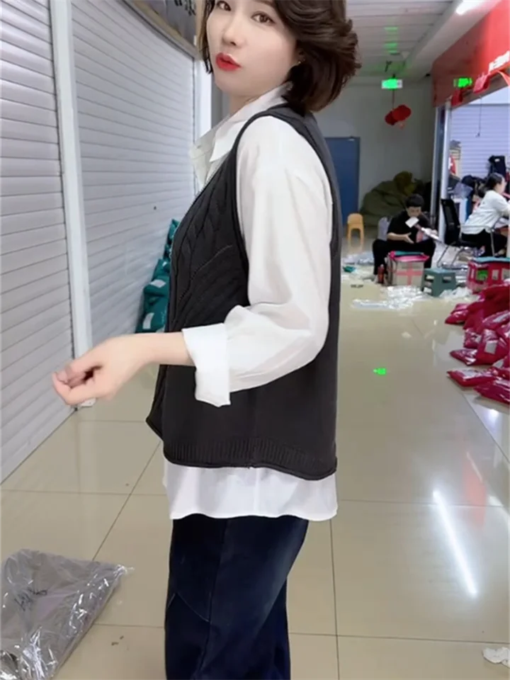 ファッショナブルなノースリーブカーディガン【極上の柔らかさ・Vネック・フィット】（セットアップ対応）