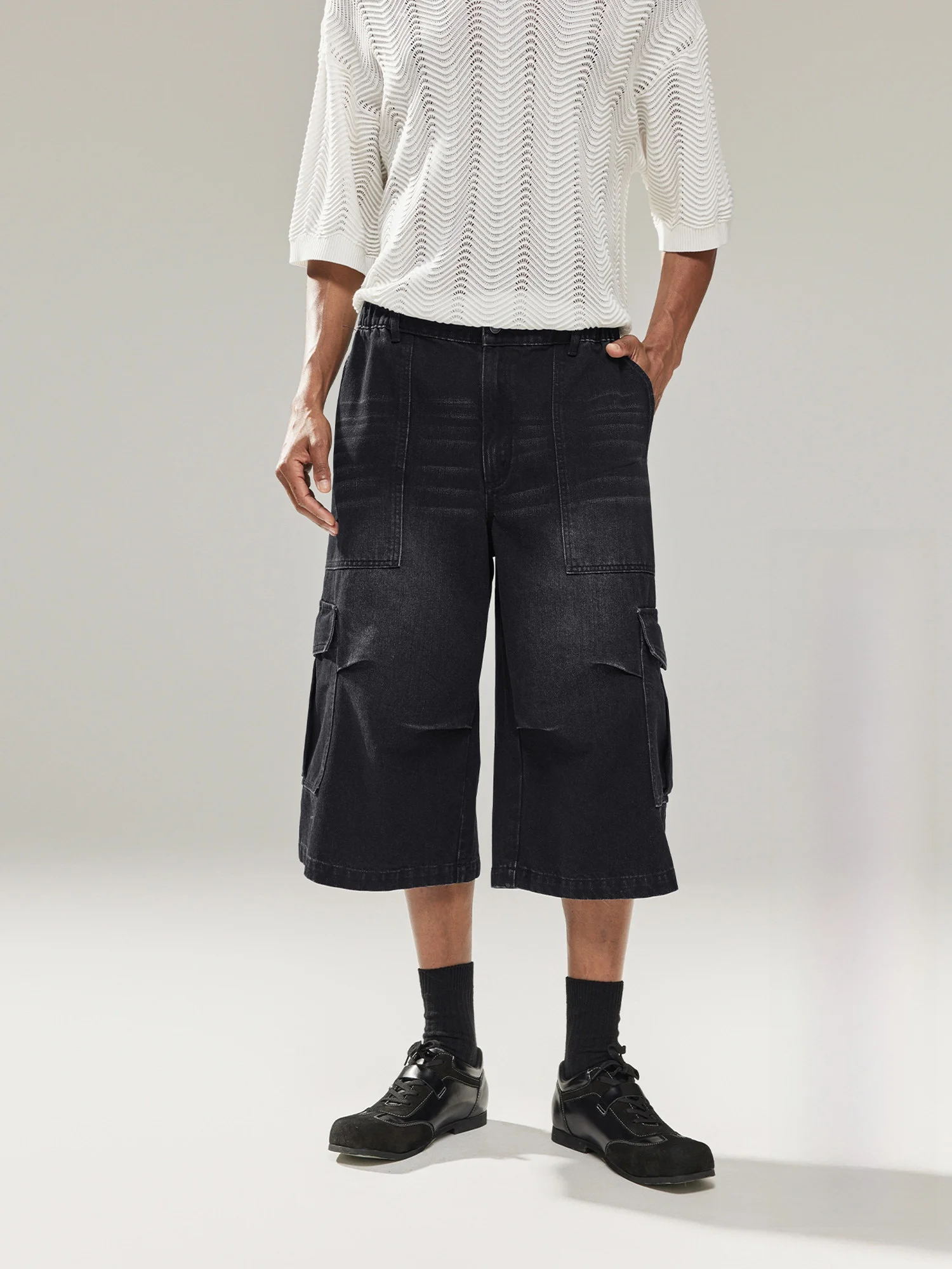 水洗い加工のデニムショートパンツ【メンズ・夏用・ルーズフィット・ワークスタイル】（セットアップ対応）