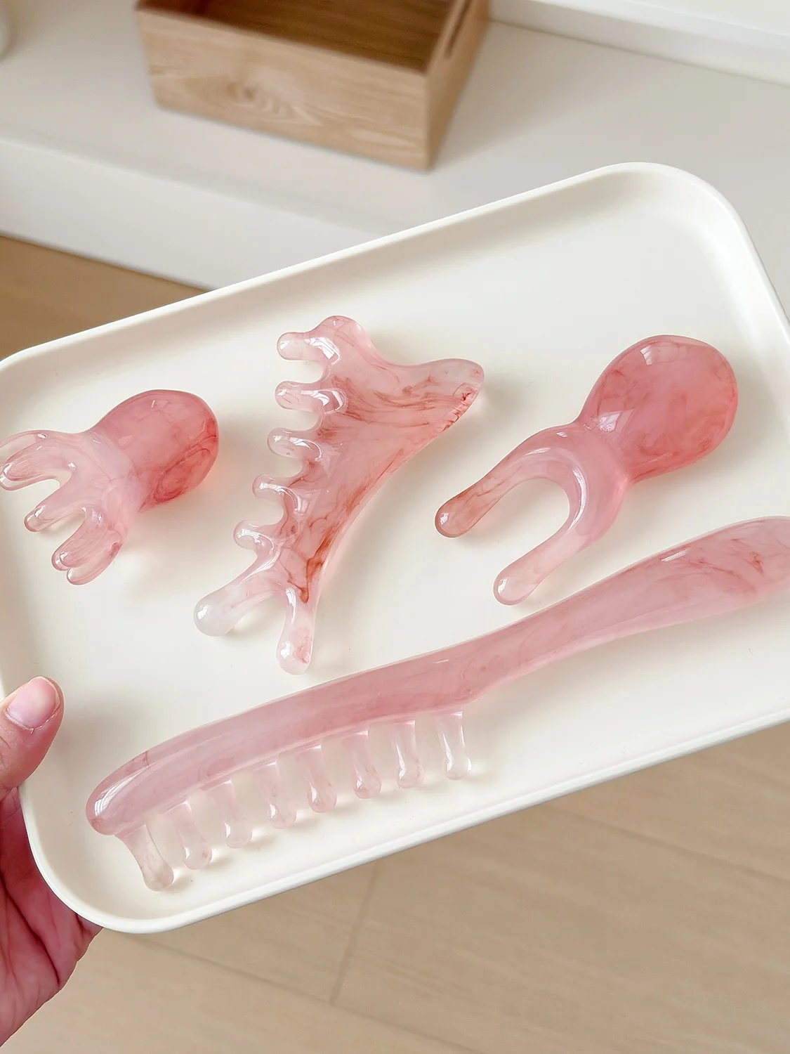 疲れを和らげる頭部マッサージ器：頭痛と顔の筋肉緊張に効果的な手動タイプの多機能マッサージ器