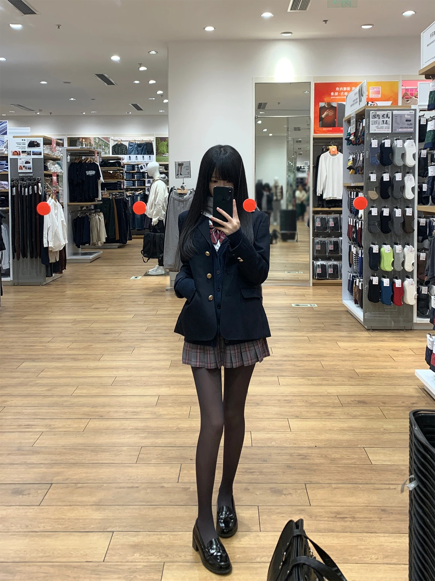 JKが喜ぶプレゼントとして、通勤スタイルに合う制服セットは？