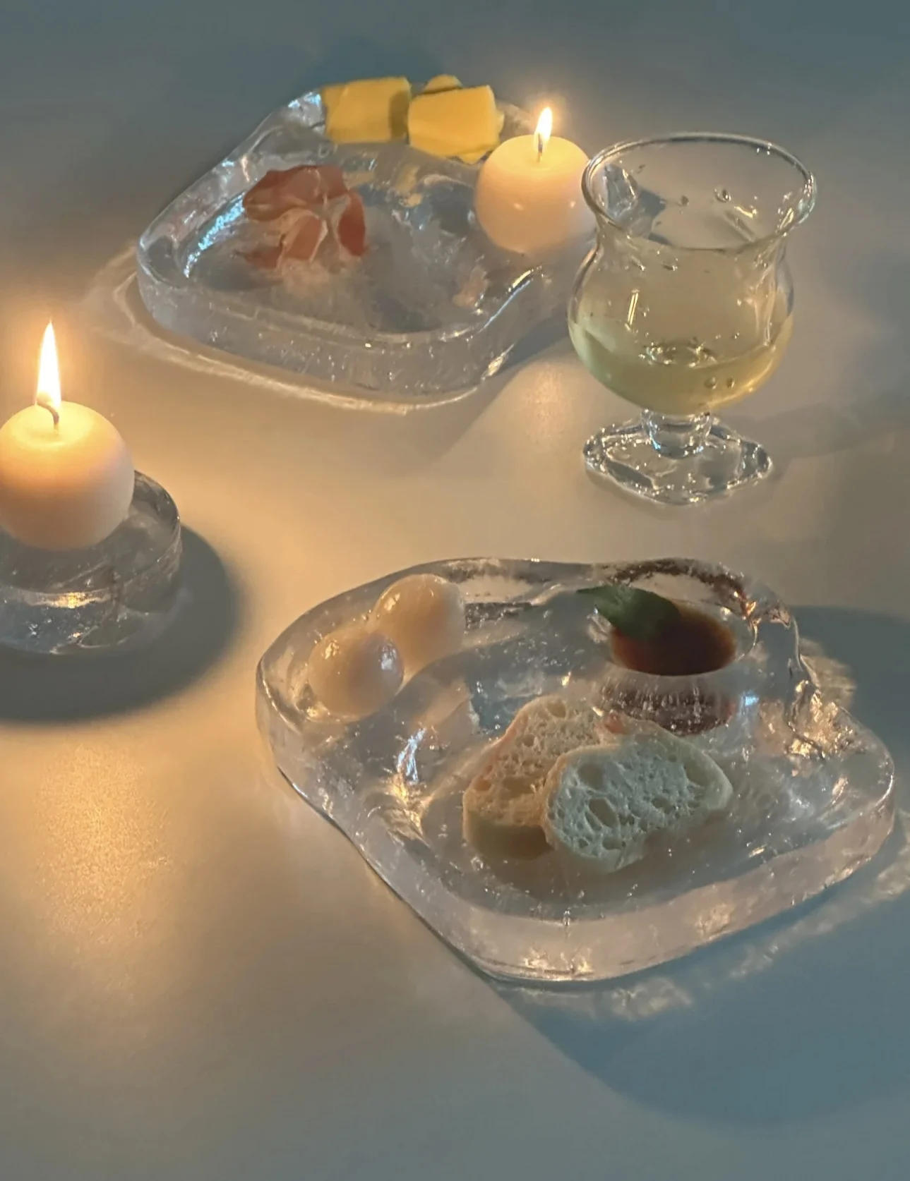クリスマスのテーブルにどんなプレートが合う？ガラスの雲霧デザインがもたらす、心の温かさとは