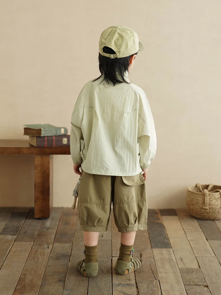 アウトドアで日差しが強い夏にどう対応する？子供向けの軽量透湿防UVパーカーが解決する