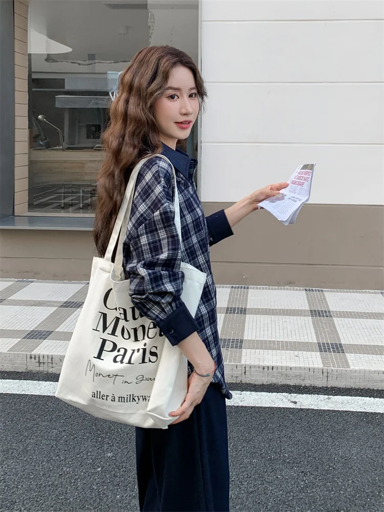 30代の春にぴったりなファッションは、チェック柄のデニムシャツとワイドパンツで決  める？