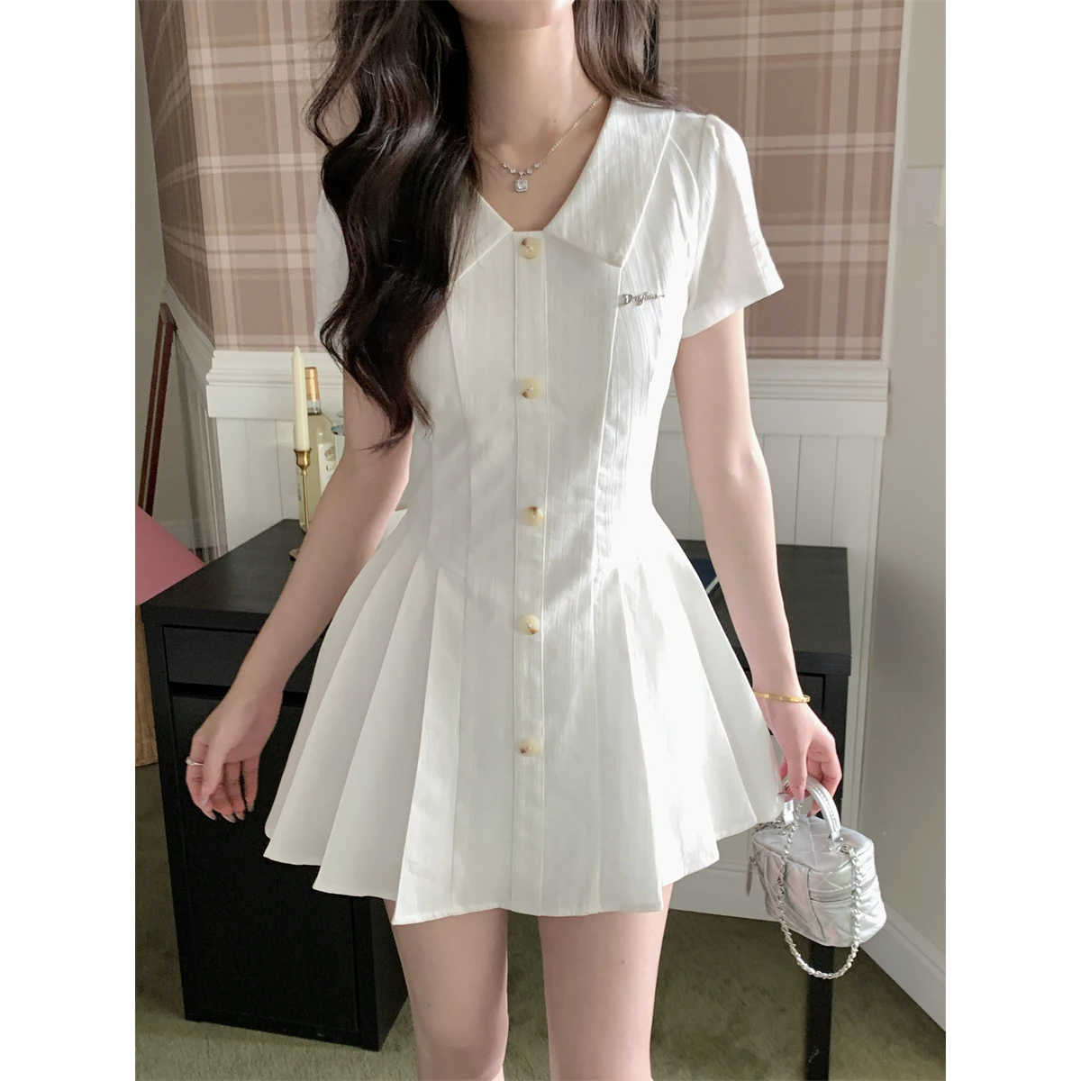 明るい服で心を癒すには、どんなシャツワンピースがおすすめ？