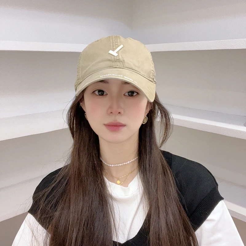 キャップ女子が選ぶ、冬の通勤と旅行で使える1本のベストアイテムは？