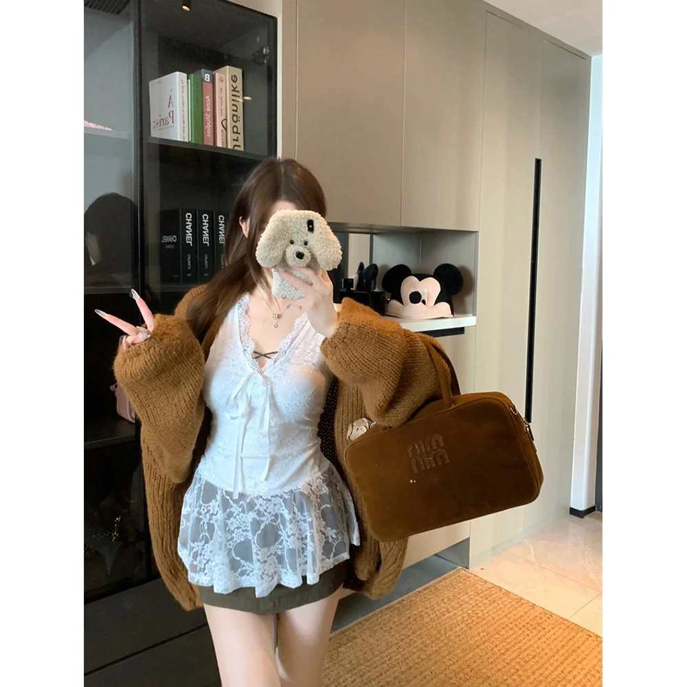 フロントクロス キャミソールは、本当に日常に取り入れるべきなのか？