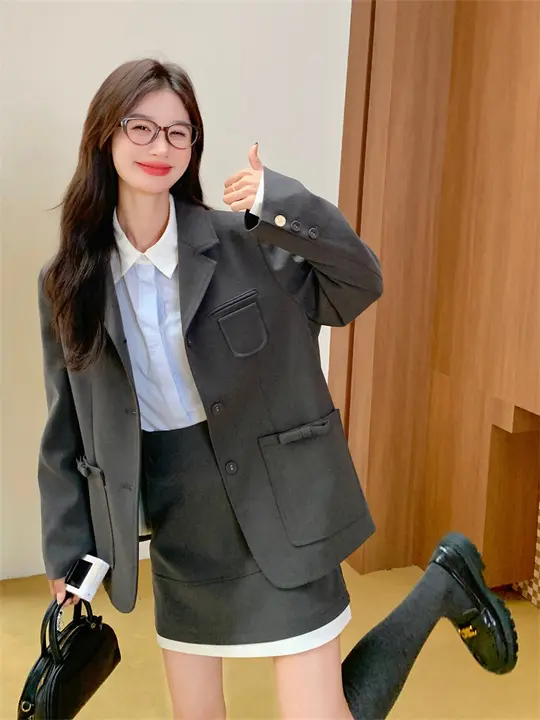優雅なデザインのグレーのスーツショートスカート【春秋・女性用・小柄サイズ・カジュアル】（セットアップ対応）