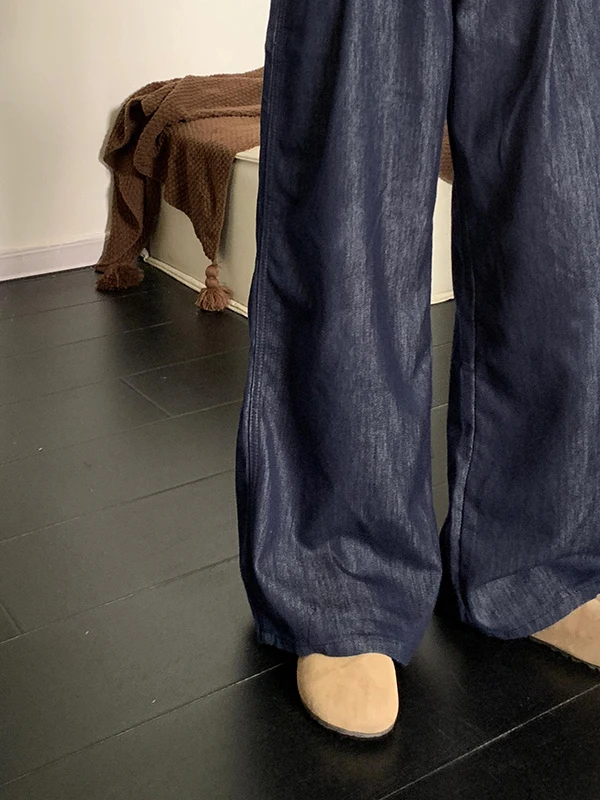 40代のカジュアルコーデにぴったり？深藍色ワイドレッグパンツの着こなしのコツとは？