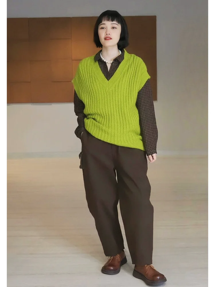 大人可愛い服 50代コーデ | Vネックニットベストで実践する自然な優雅さのガイド