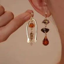 幾何学デザインのアシンメトリックピアス【アート感あふれる・イヤリングタイプ】