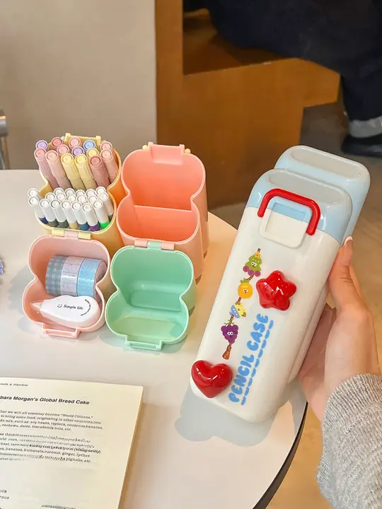 化粧ブラシ用斜め挿し収納筒【ダストカバー付き・デスク用・ラベル収納】