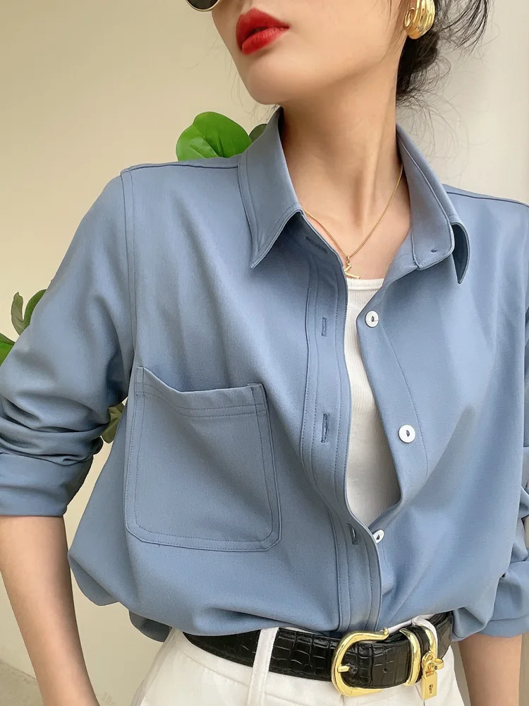 オフィスカジュアル50代女性にぴったりの春のシャツは？誕恩のブルー長袖シャツが解決する