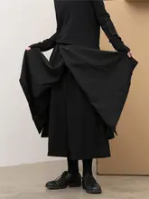 不規則な多層デザインの九分丈ワイドパンツスカート