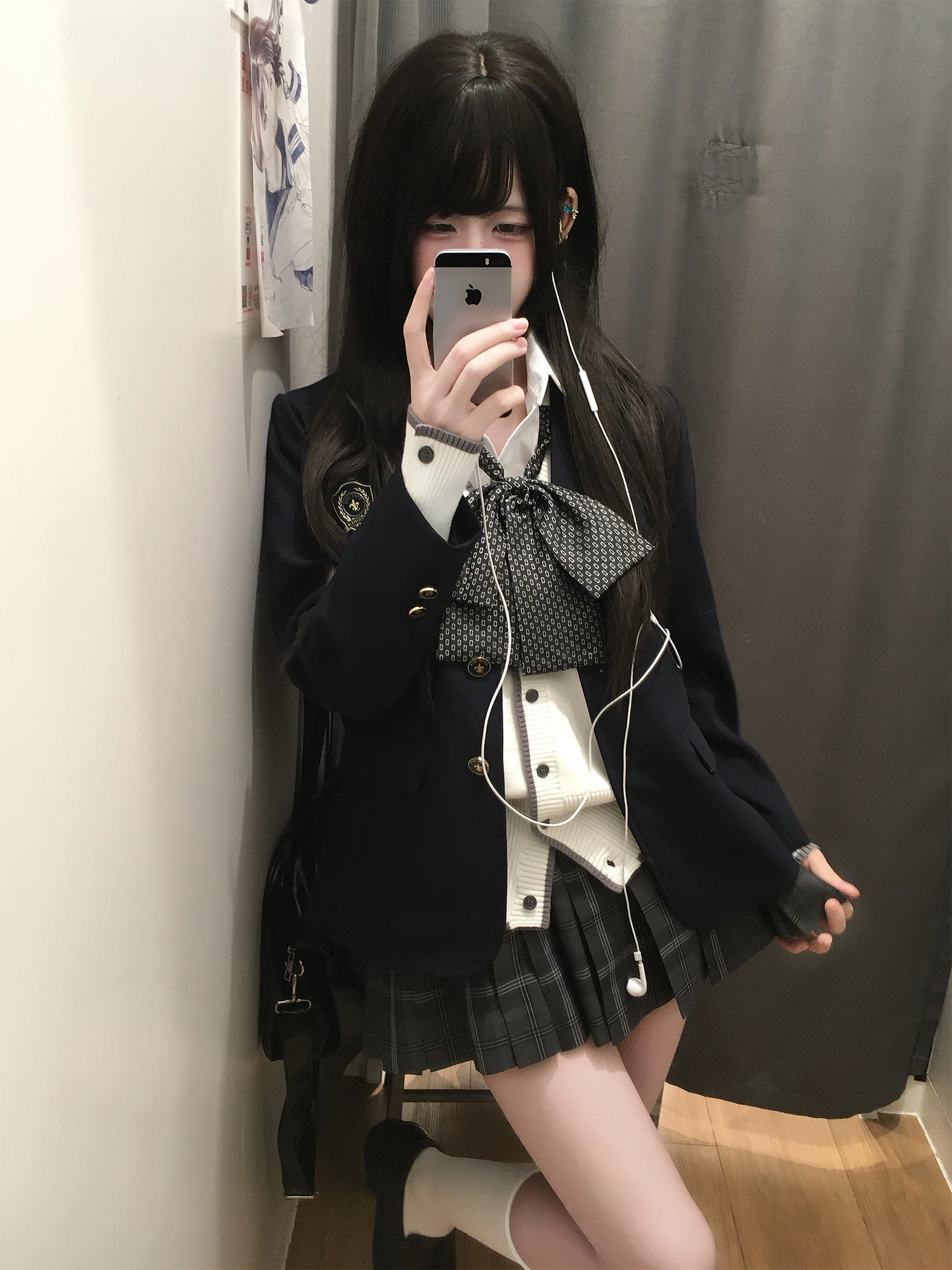 セミロングの高校生にぴったりな、通勤スタイルを決めるべき1つのアイテムは？