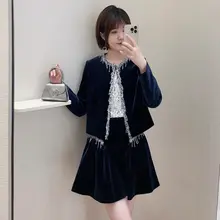 シルクベルベットビジュー装飾の短いジャケットとフィットしたプリーツスカート【秋用・セットアップ対応】