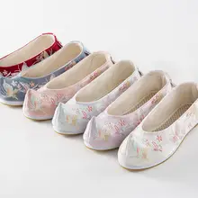 刺繍入り平底靴【中国風・バタフライデザイン・粗いヒール】
