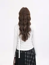 Vネックデザインのニットトップス【独特なツイストデザイン・シンプルで洗練された雰囲気・秋用】