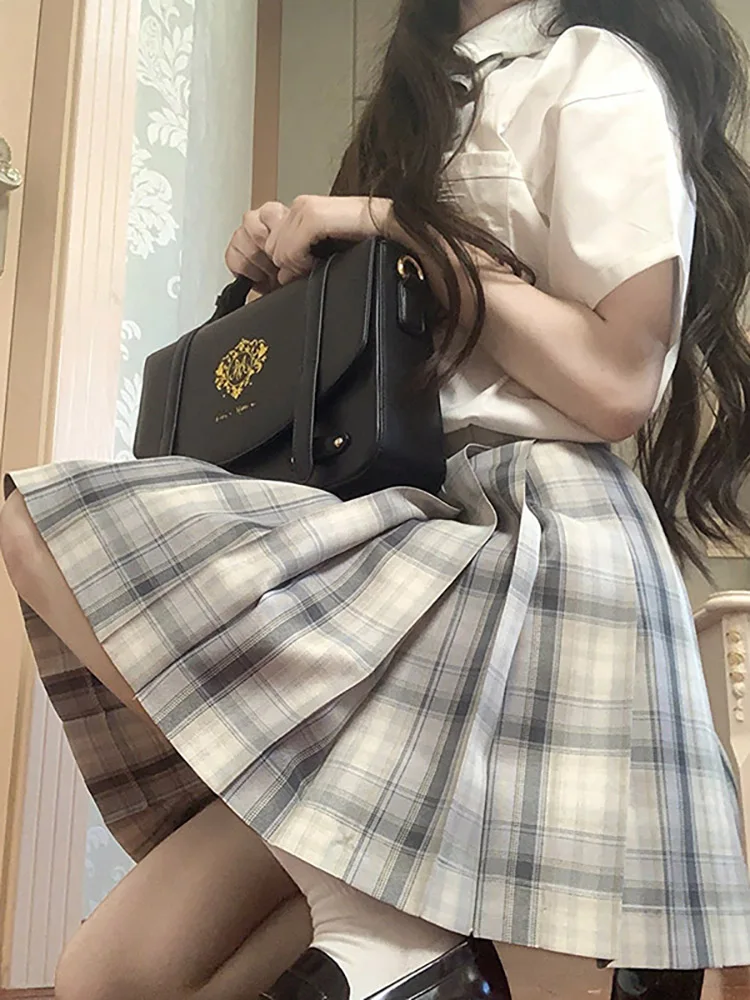 淡色系女子が選ぶべき制服スタイルは？アイスクリームとクジラのチェックスカートが答えになる