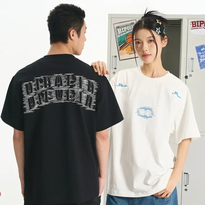 ユニークなデザインの刺繍Tシャツ【カップル向け・ショートスリーブ・アメリカンスタイル】