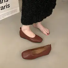 内増高の赤いフラットシューズ【ラウンドトゥ・スリッポン・フレンチスタイル】