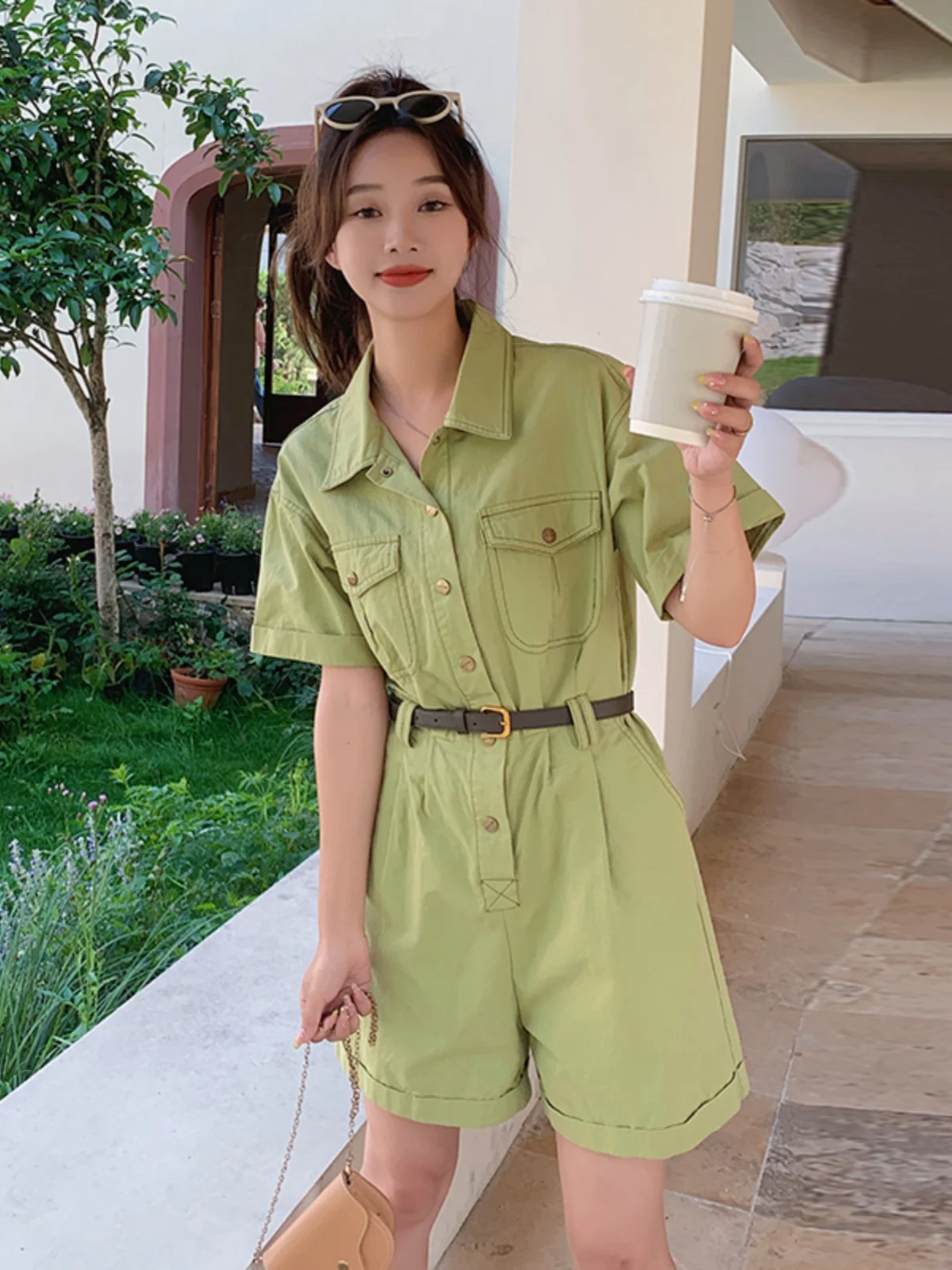 果物のグリーン作業着風オーバーオール：ガーデニング服装の実用性と耐候性を検証
