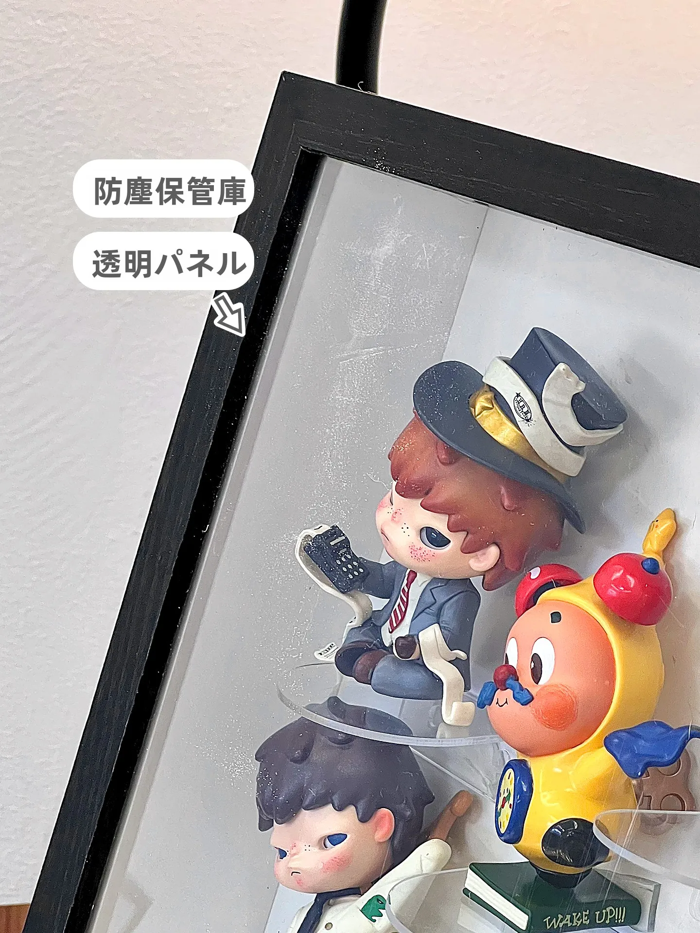 透明なブラインドボックスディスプレイラック：壁掛け用のDIYフレームでグッズを美しく飾る