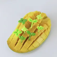 可愛い四葉デザインの子供用フルーツフォーク【プラスチック製・アニメキャラクター・パーティー用】（セットアップ対応）
