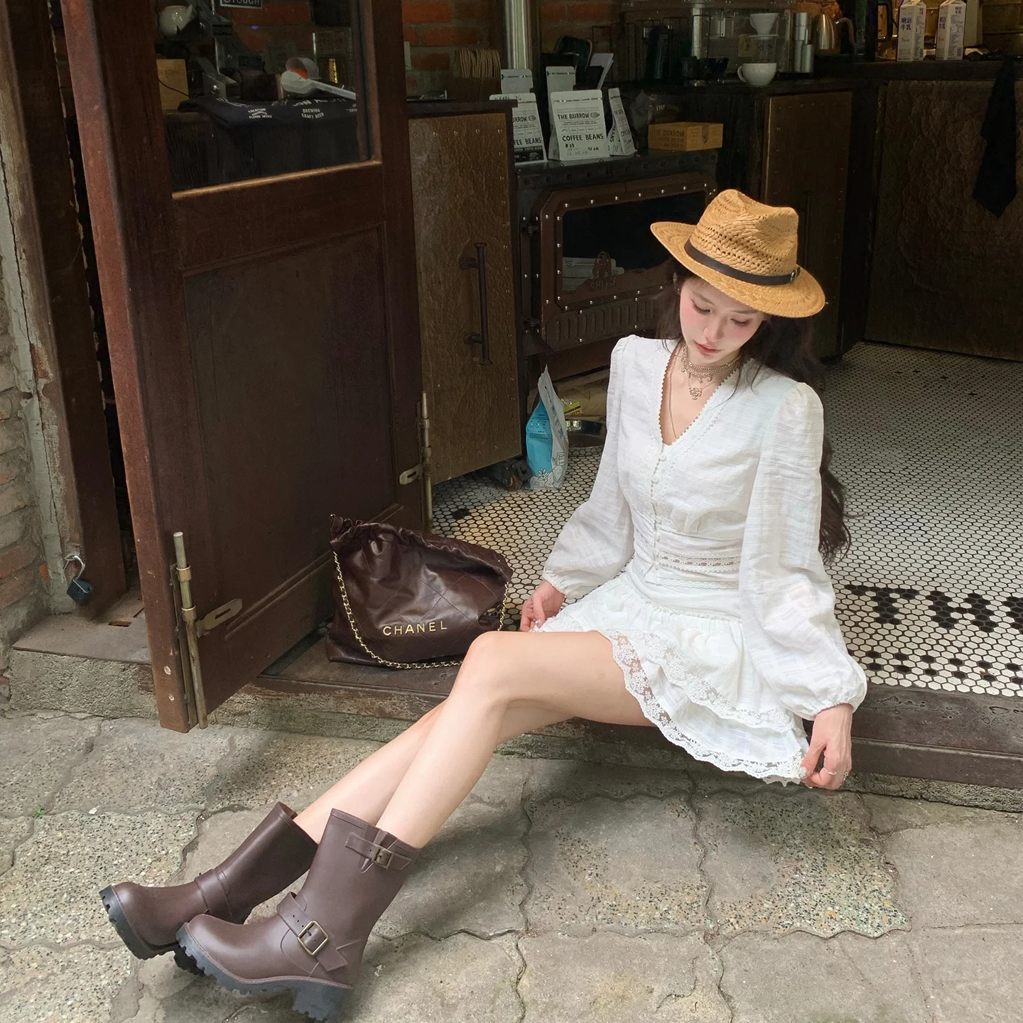 セミドレスのコーデを決めるときに迷うなら、この1つのアイテムが救う