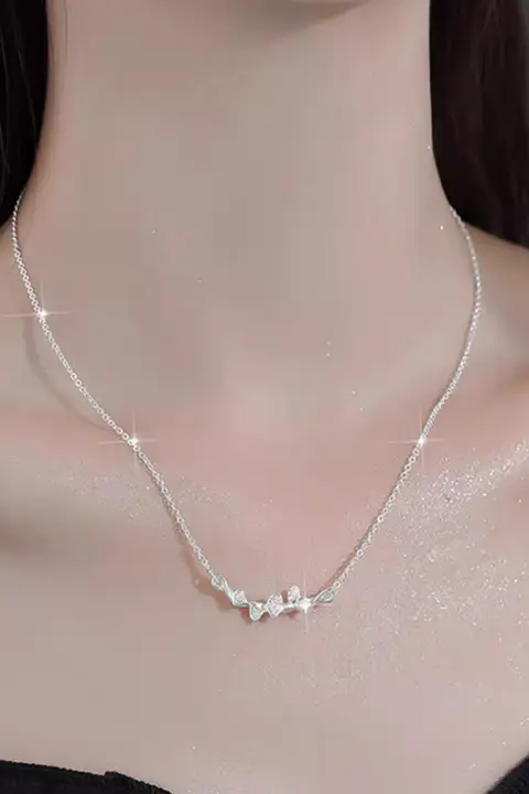 999純銀イチョウの葉ネックレス【女性用・洗練されたデザイン・鎖骨チェーン】