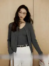 シンプルな通勤スタイル！極上の柔らかさのウールベストとカーディガンのトップス【春秋向け・短袖・ニット】（セットアップ対応）